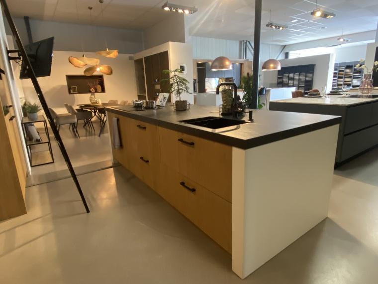 Unieke, landelijk moderne keuken
