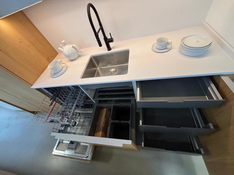 Moderne Küche mit Insel