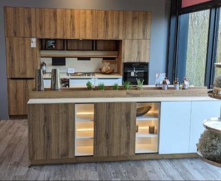 Designerküche mit Kochinsel und sehr hochwertigen Neff Elektrogeräten