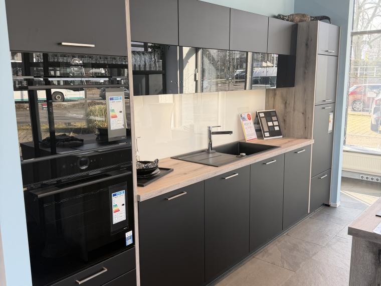 Moderne REDDY Küche mit Matt Anti Finger Printe Schwarzen Fronten und Holz Dekor Arbeitsplatte
