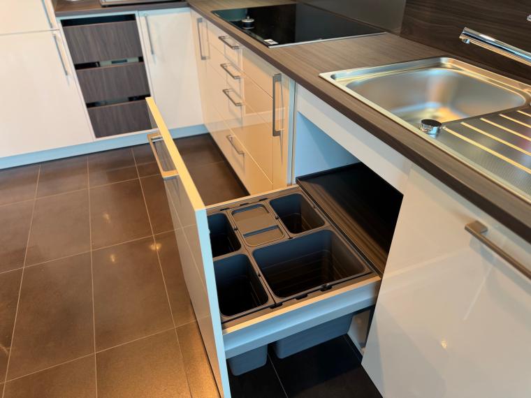 Winkelküche mit Sitzgelegenheit