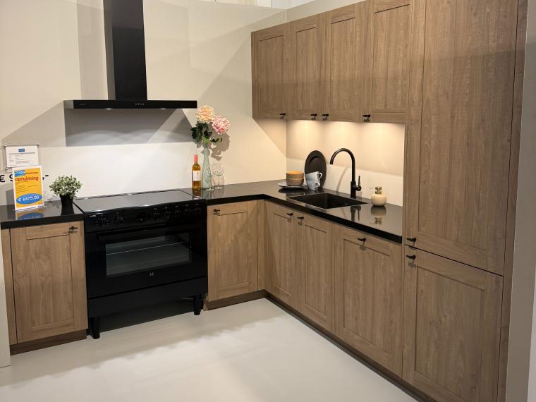 Punto houtlook keuken inclusief composiet werkblad &  Etna apparatuur