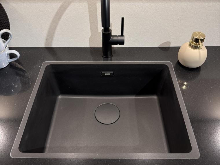 Punto houtlook keuken inclusief composiet werkblad &  Etna apparatuur