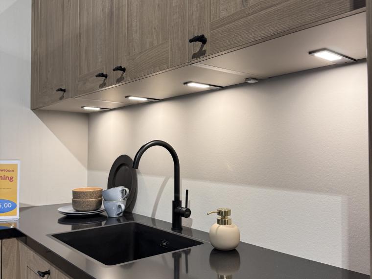 Punto houtlook keuken inclusief composiet werkblad &  Etna apparatuur