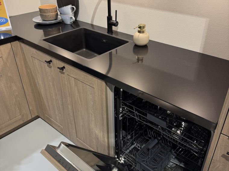 Punto houtlook keuken inclusief composiet werkblad &  Etna apparatuur