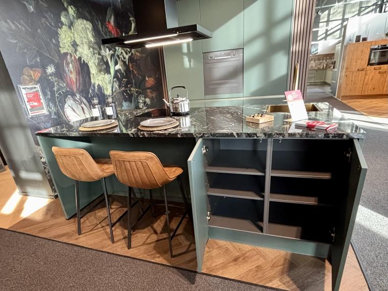 Trendy keuken black green
