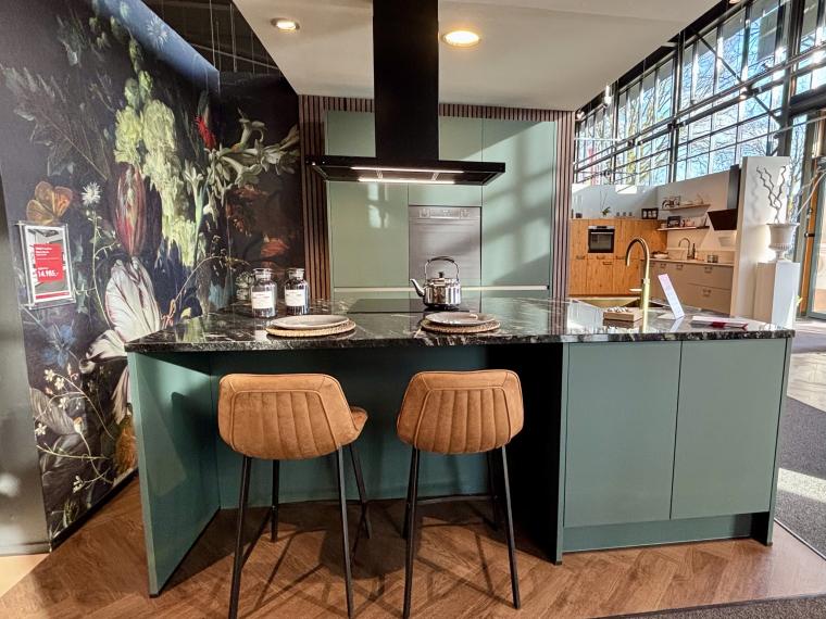 Trendy keuken black green