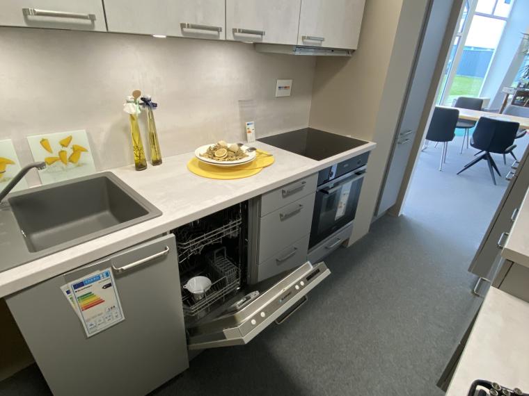 Einbauküche Küche Häcker 2 Zeilen z.B. f. Neubauwohnung