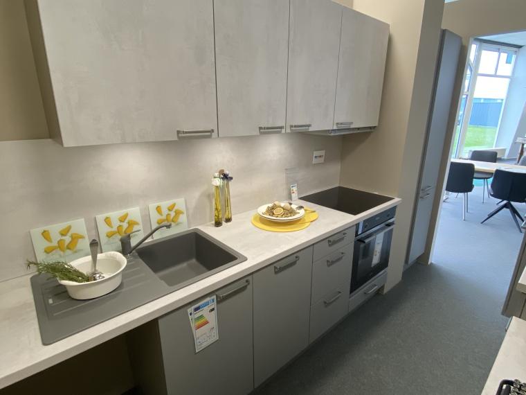 Einbauküche Küche Häcker 2 Zeilen z.B. f. Neubauwohnung