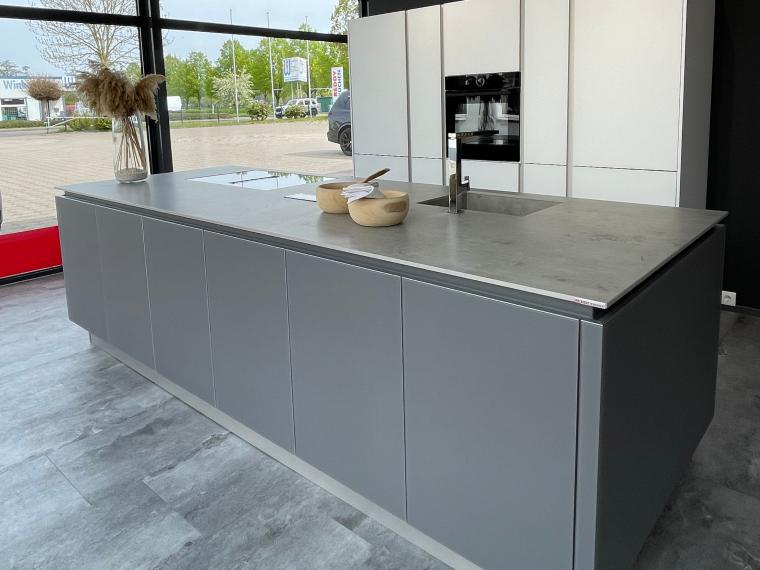 Einzigartiges Design - Unikat mit edelen Glas Fronten