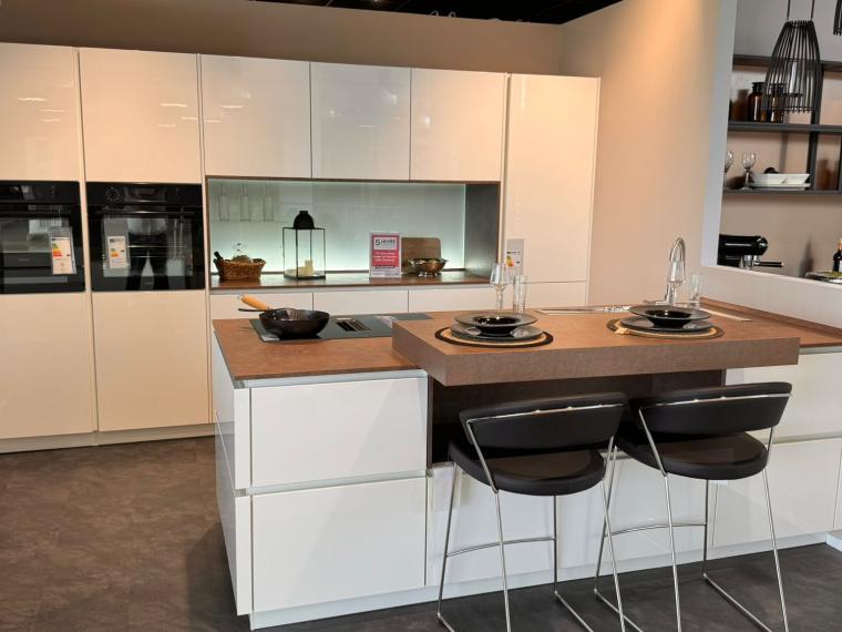 Moderne nobilia Designküche –  grifflos | Ferro Bronze Slim Line