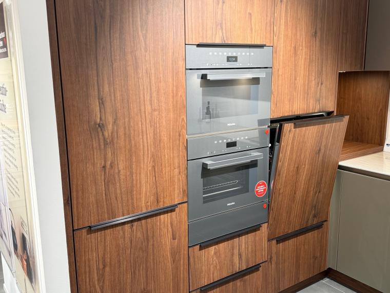 Polymerglas trifft exklusive Steinplatte (Ocean Wood) incl. Wohnwand