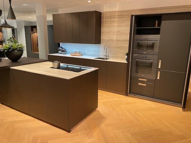 next125 NX902 glas i.c.m.  keramiek werkblad en Miele/Liebherr apparatuur