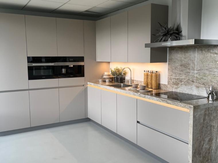 Selectiv Resopal Pro Dark Powder met Miele apparatuur