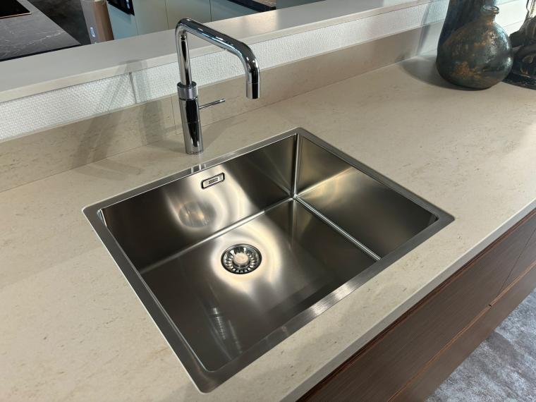 Selectiv Top / Trend donker eiken groeven look met Miele apparatuur