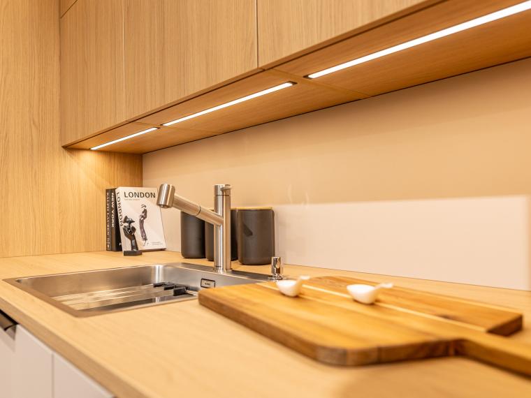 Moderne Häcker Designküche 2025 in Kaschmir – NP: 27.700,- EUR