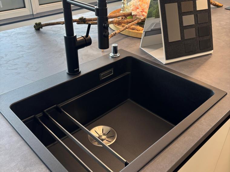 Inspirierend und offen: Zeitloses kristallweiß mit eleganter Eiche