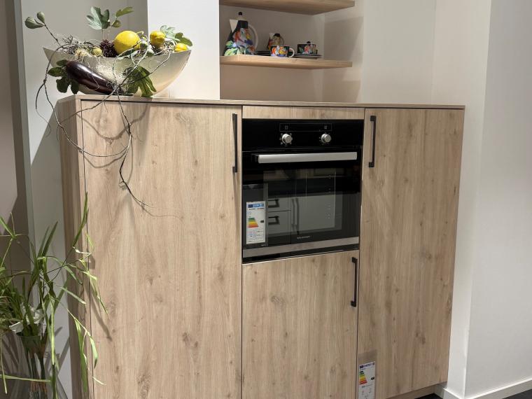 Satin & Holz: Zeitlose Küchendesigns