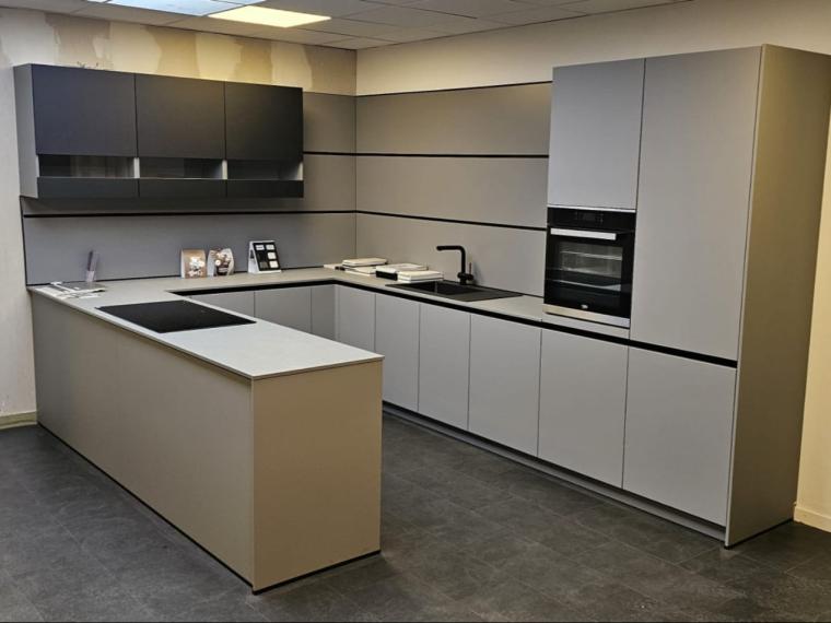Greeploze keuken met matte fronten