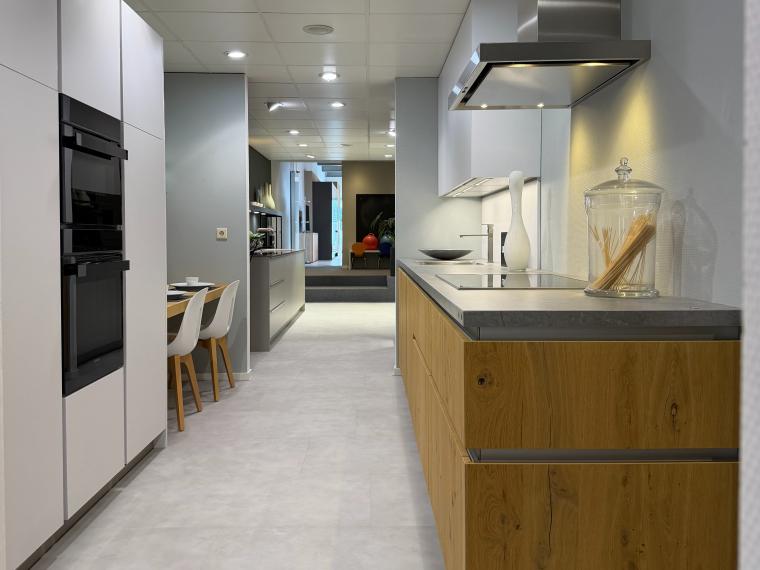 Luxe LEICHT showroomkeuken | Miele & Siemens | Dekton | Eiken