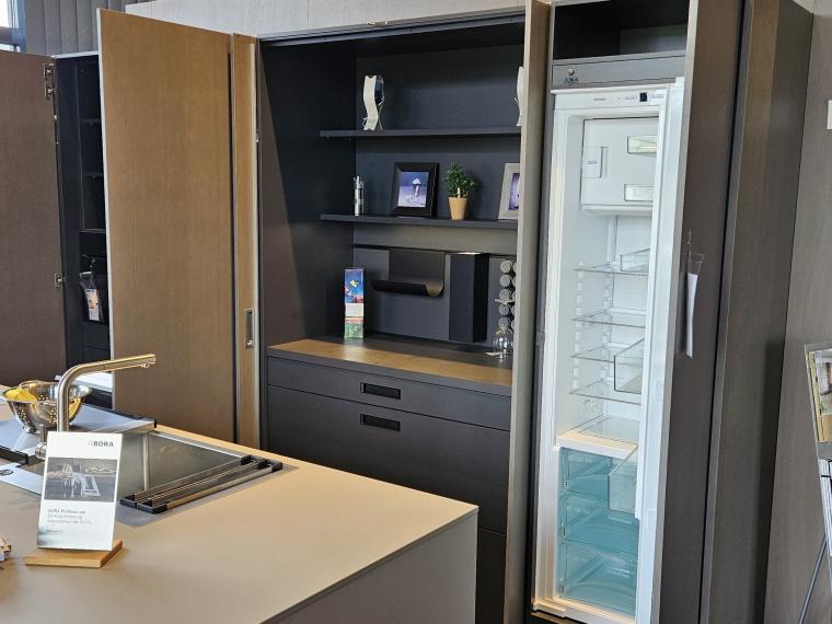 Hochwertige Next125 Küche mit Bora Professional und Miele Elektrogeräten
