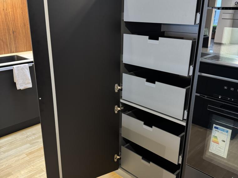 AV2135 GL Schwarz Matt Moderne Eleganz in Schwarz Matt