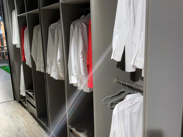 Begehbarer Schrank