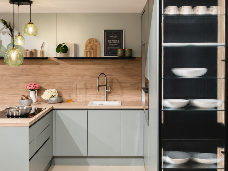 Häcker Designküche Eukalyptus |Neupreis 26.800 €|Jetzt 12.900,-€ Sitzplatz