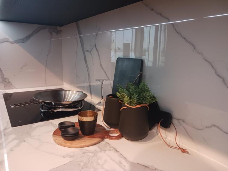 Luxe zwarte Poggenpohl-showroomkeuken