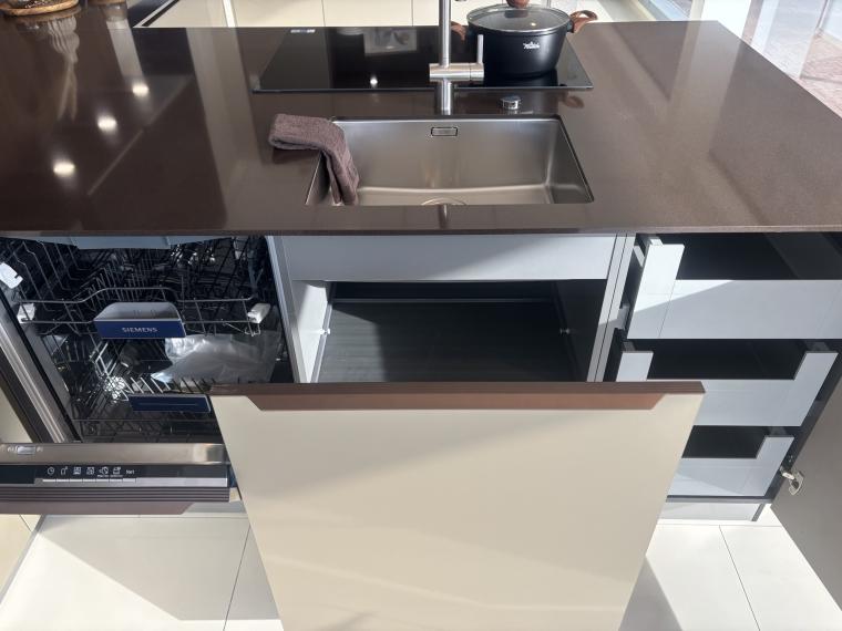 ELEMENTA Concept130 VEGAS in Champagner und Braun metallic inkl. Geräte