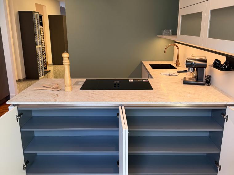 Häcker AV1000 in Crema Magnolie – edle Bronze-Akzente