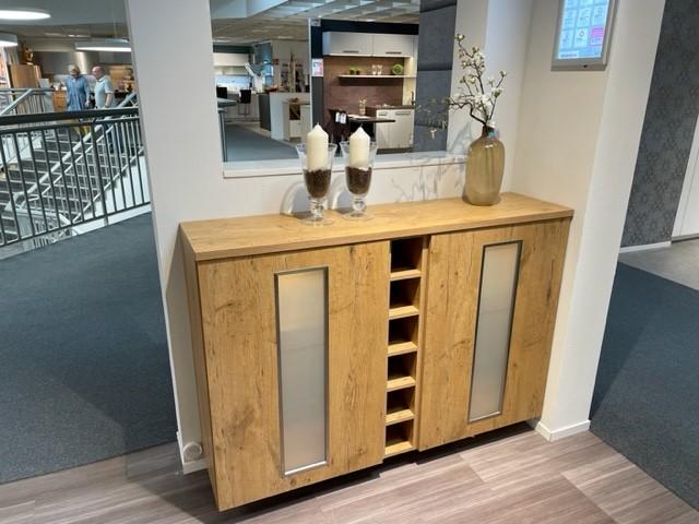 Koje 122 Moderne Küchenzeile mit Sideboard