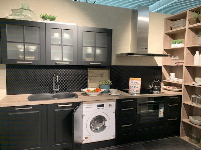 Moderne Landhausküche in Schwarz, für Individualisten + Exclusiv