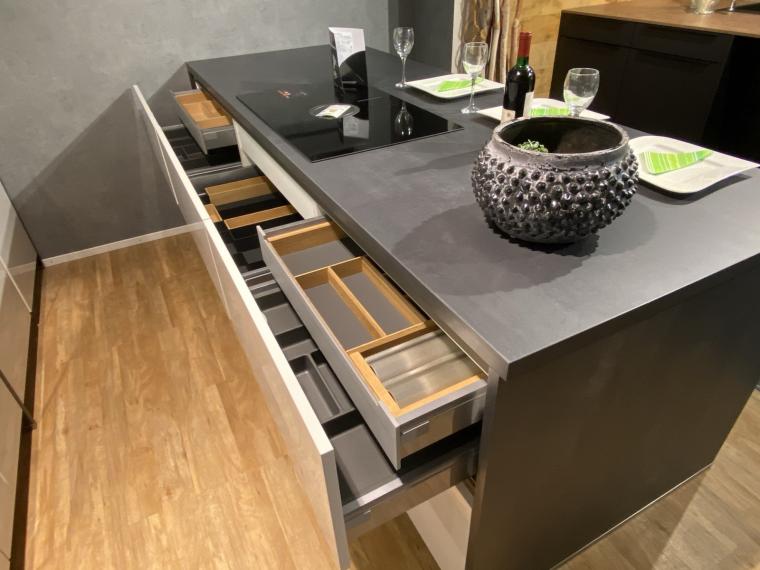 Nobilia - Flash Seidengrau Designerstück mit Insel, 2 Zonen Backofen