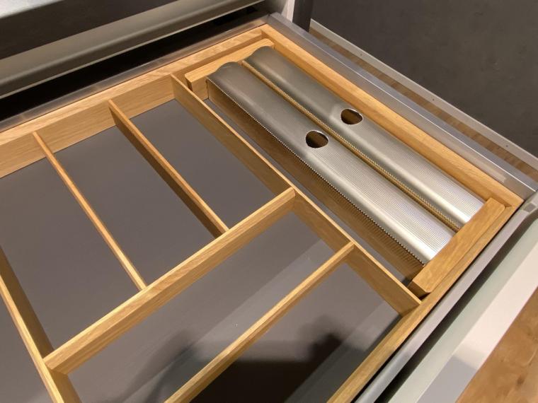 Nobilia - Flash Seidengrau Designerstück mit Insel, 2 Zonen Backofen