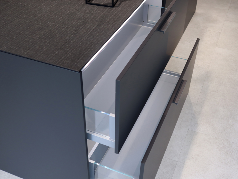 Leicht Architektur Einbauküche mit Insel & Elektrogeräten - 11A