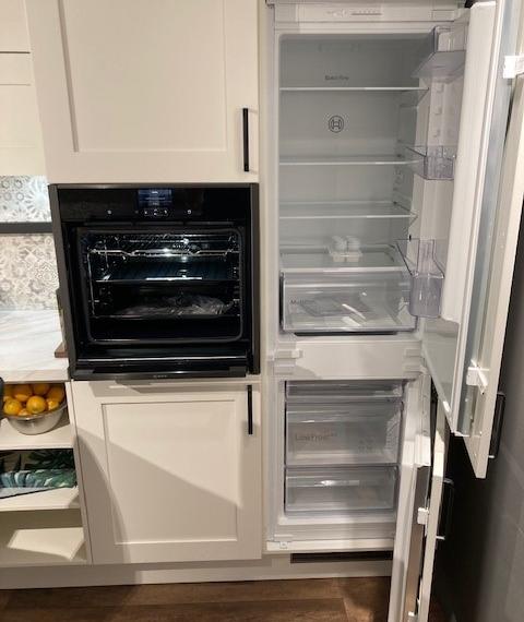 Edle Landhausküche weiß/Pastellgrün