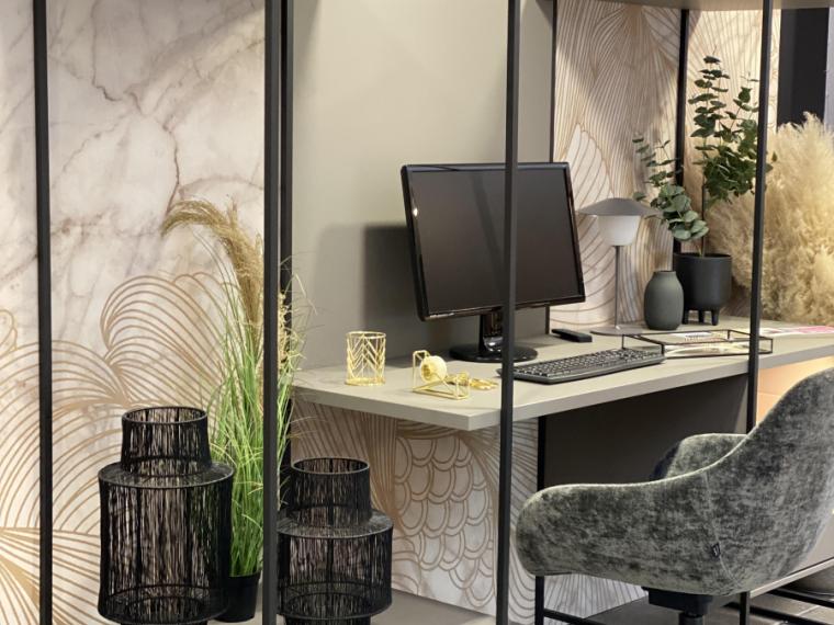 Schickes Homeoffice in dezentem Grauton