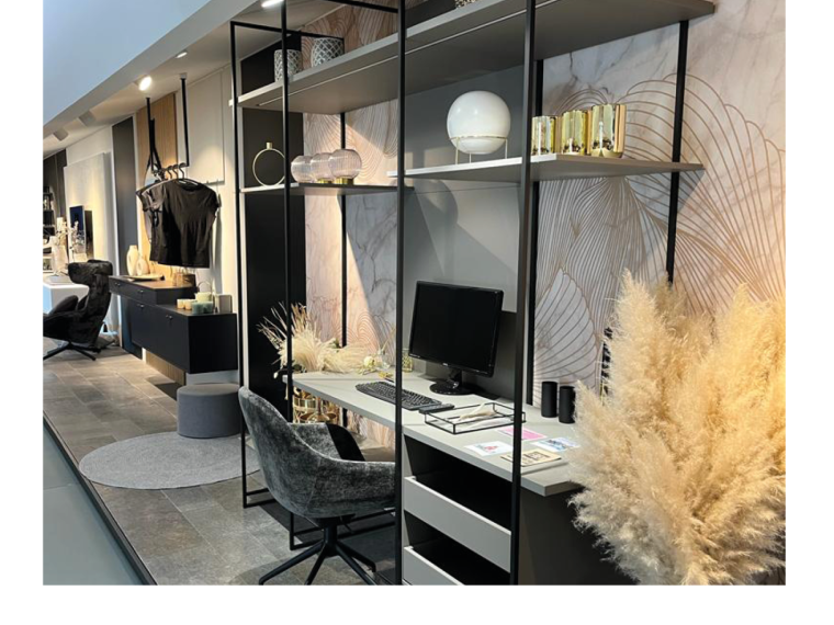Schickes Homeoffice in dezentem Grauton