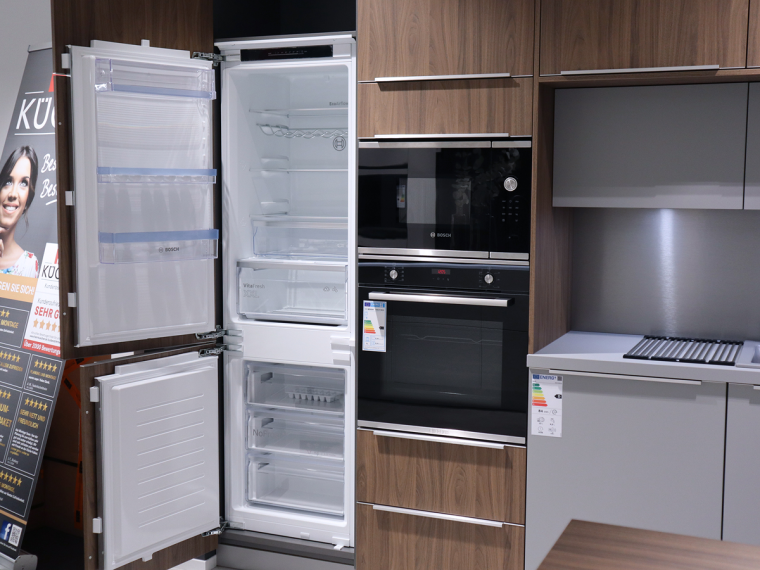 Häcker Einbauküche L-Form in Walnuss & Grau mit Elektrogeräten - M13