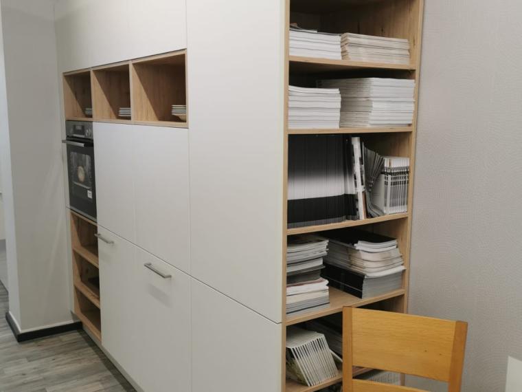 Moderne Einbauküche, Fronten Lacklaminat Weiß softmatt/KS Wildeiche rustikal, inkl. Arbeitsplatte