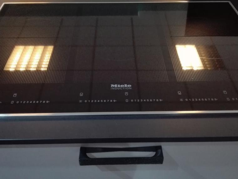 Moderne keuken met Miele toestellen