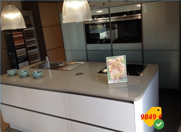 Grote designkeuken met eiland