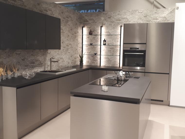 Moderne hoekkeuken met eiland