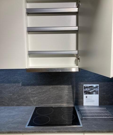 Moderne keuken in witte lak