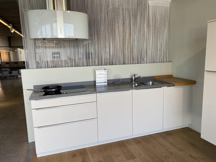 Moderne keuken met opleggreep