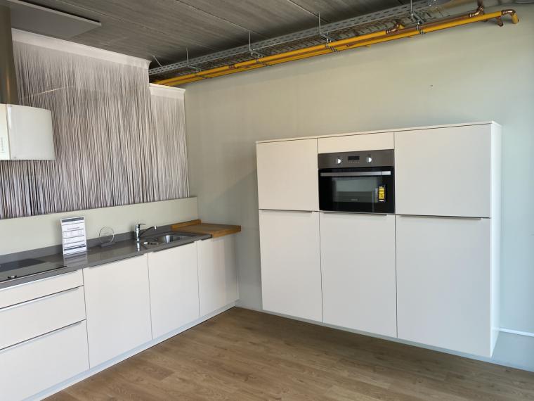 Moderne keuken met opleggreep