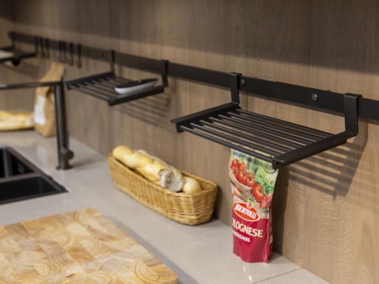 Mat zwarte keuken