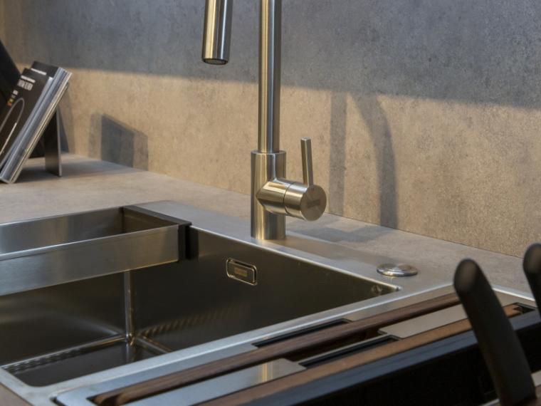 Moderne strakke semi greeploze keuken