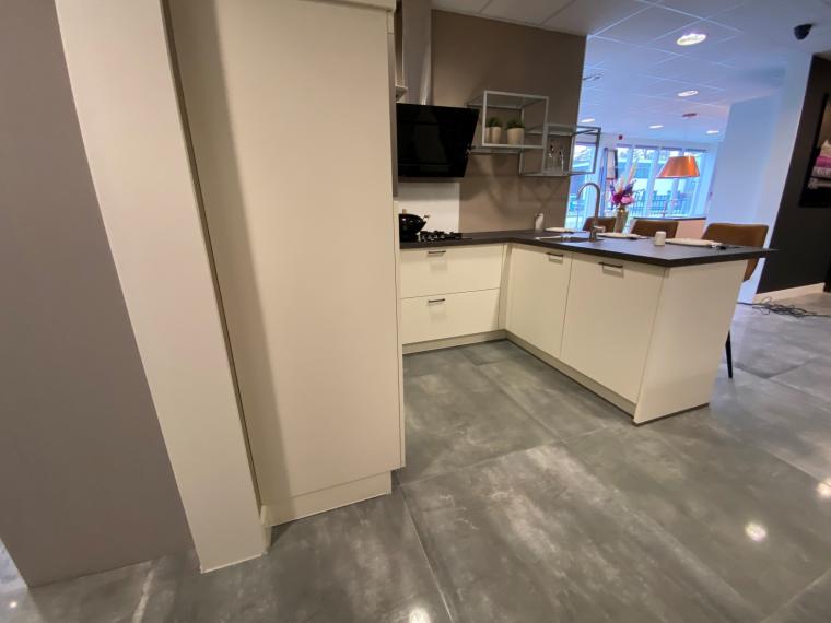 Moderne U keuken Silk